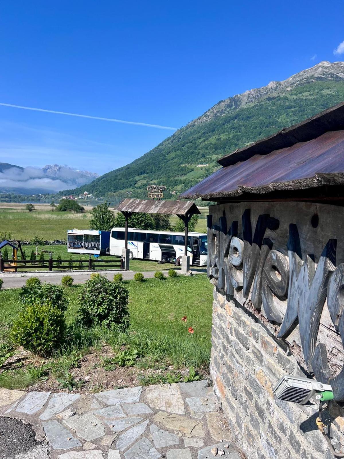 Camp Hotel Lake Views Плав Екстериор снимка