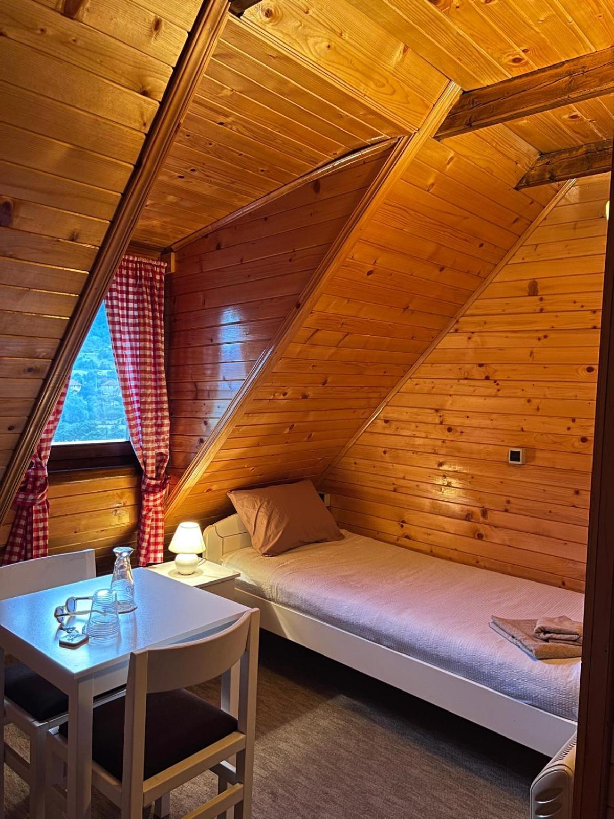 Camp Hotel Lake Views Плав Екстериор снимка