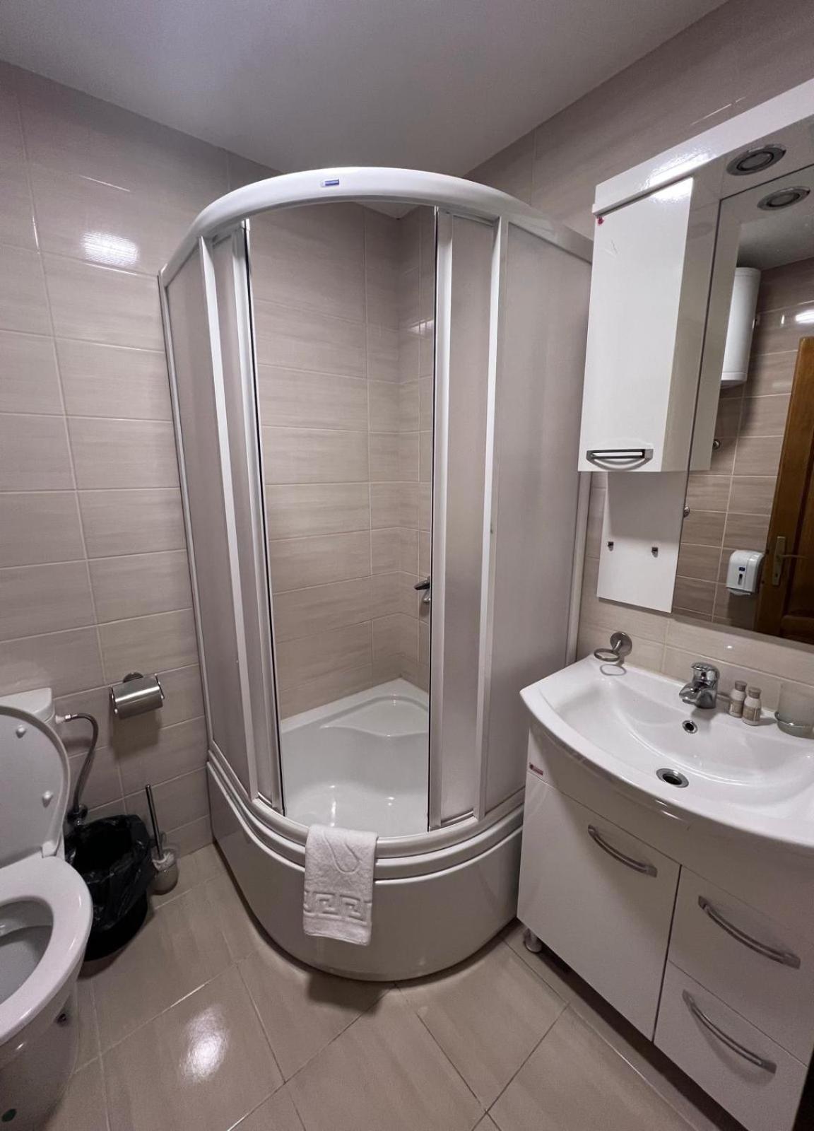 Camp Hotel Lake Views Плав Екстериор снимка