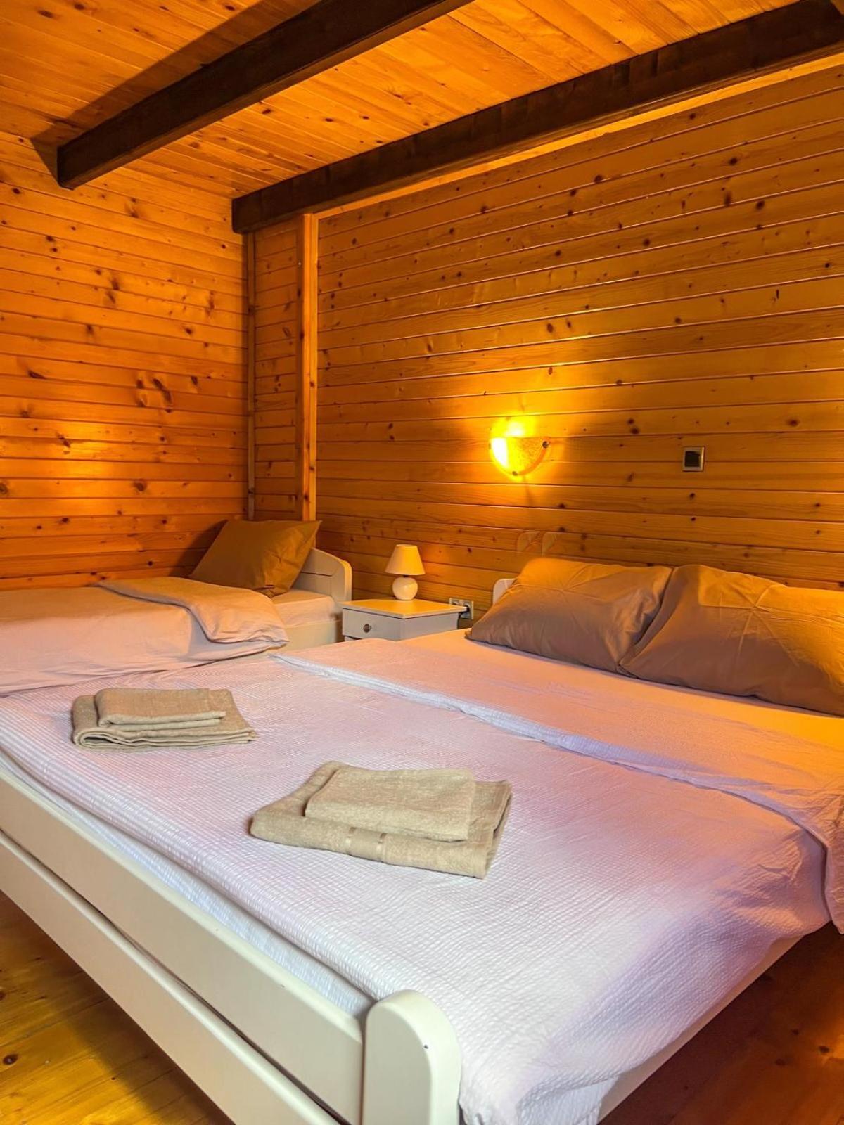 Camp Hotel Lake Views Плав Екстериор снимка